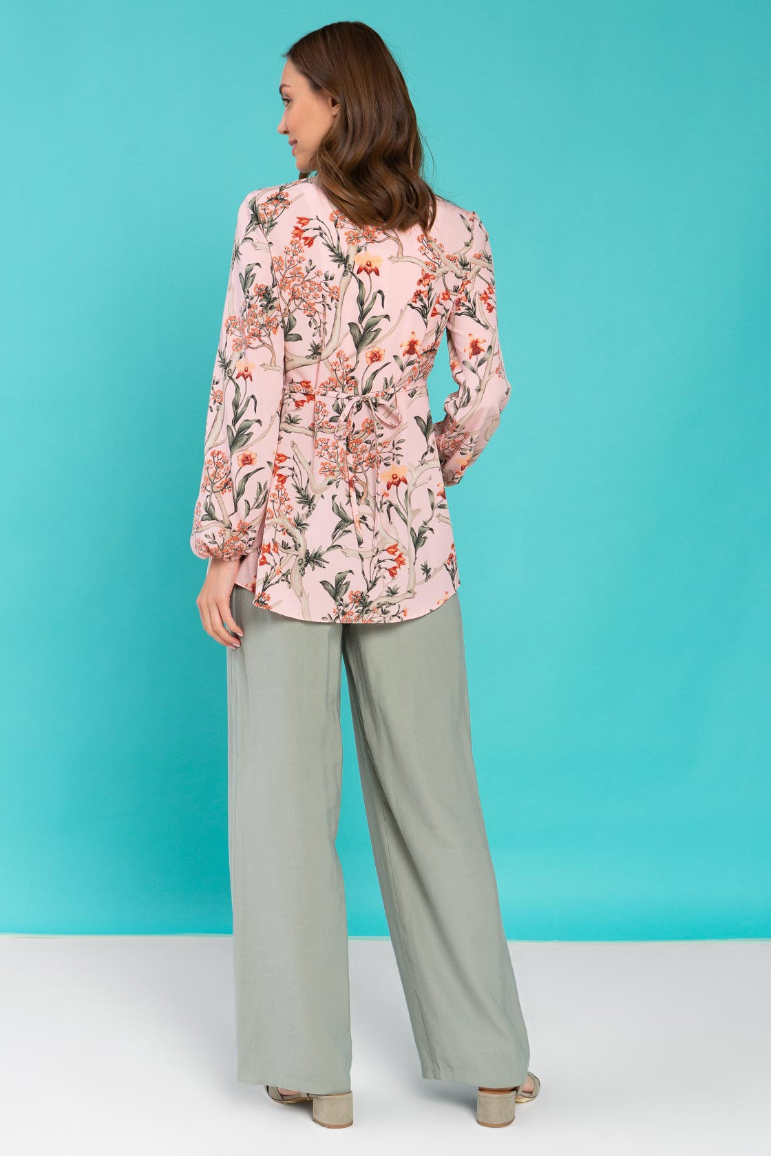 Блузка "Летиша" для беременных и кормящих; цвет: цветы/пудровый — изображение 3