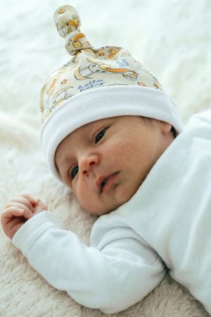 Шапочка для новорожденных с узелком футер-начес